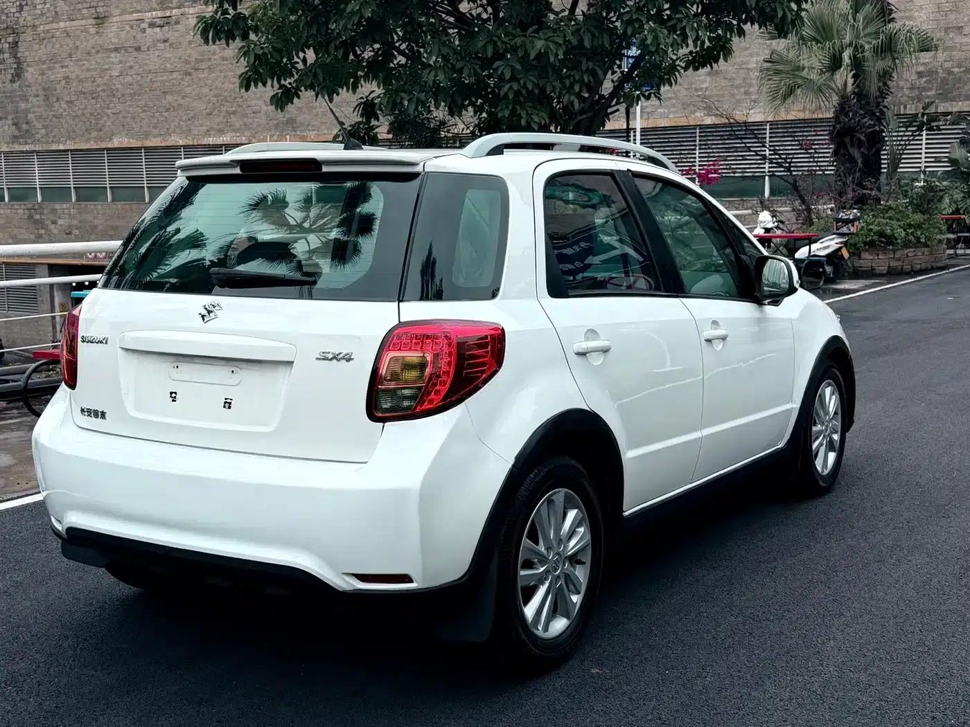 SX4 2013 1.6L Automatic Cool Edition — миниатюра 4