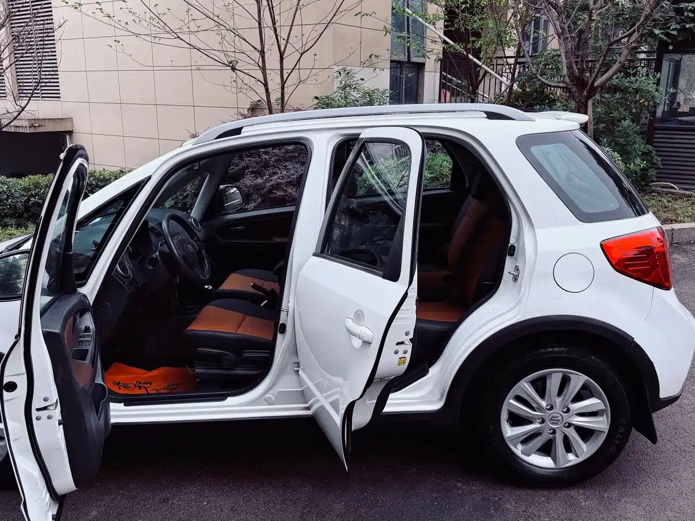 SX4 2013 1.6L Automatic Cool Edition — миниатюра 5
