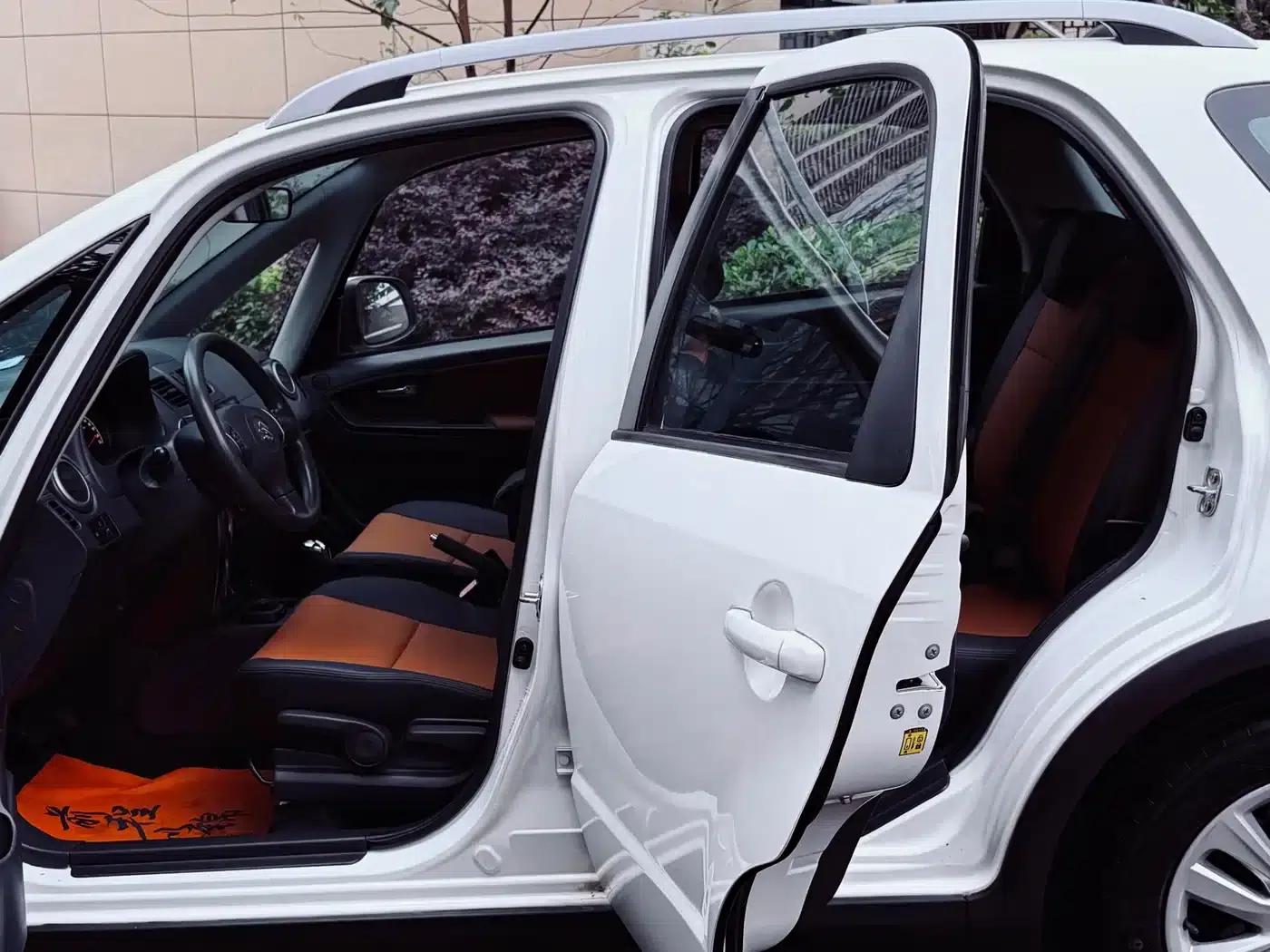 SX4 2013 1.6L Automatic Cool Edition — миниатюра 9