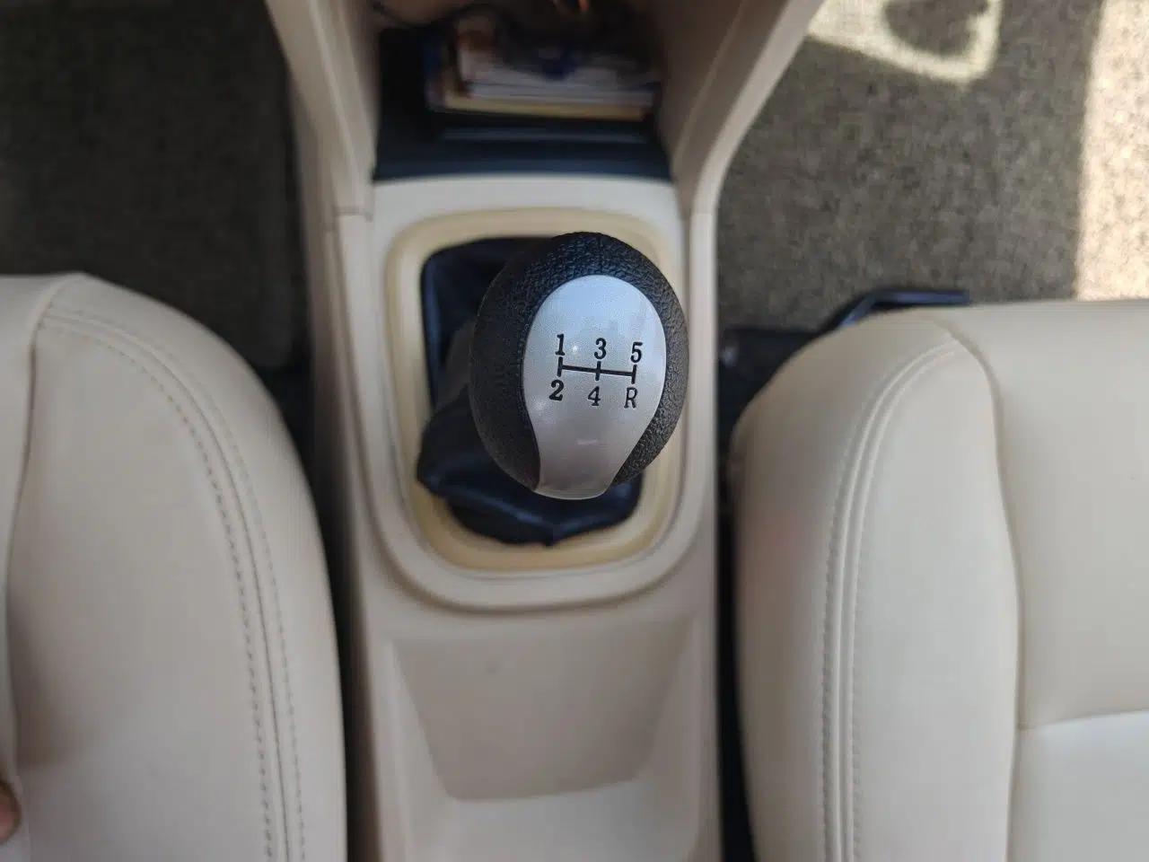 Chery Fengyun 2 2016 1.5L Manual Value Edition — миниатюра 15