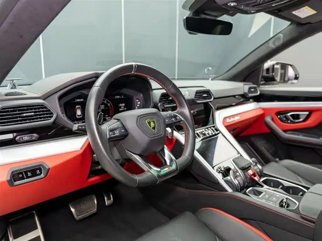 2023 Urus 4.0T V8 S — миниатюра 11