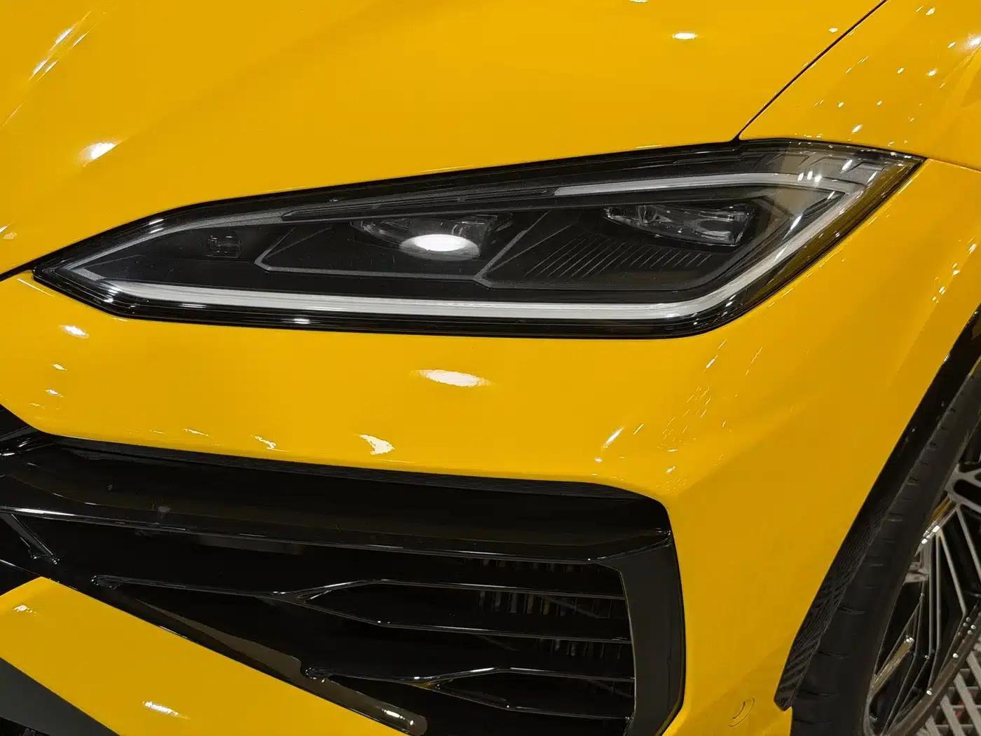 2025 Urus SE 4.0T Standard Edition — миниатюра 2