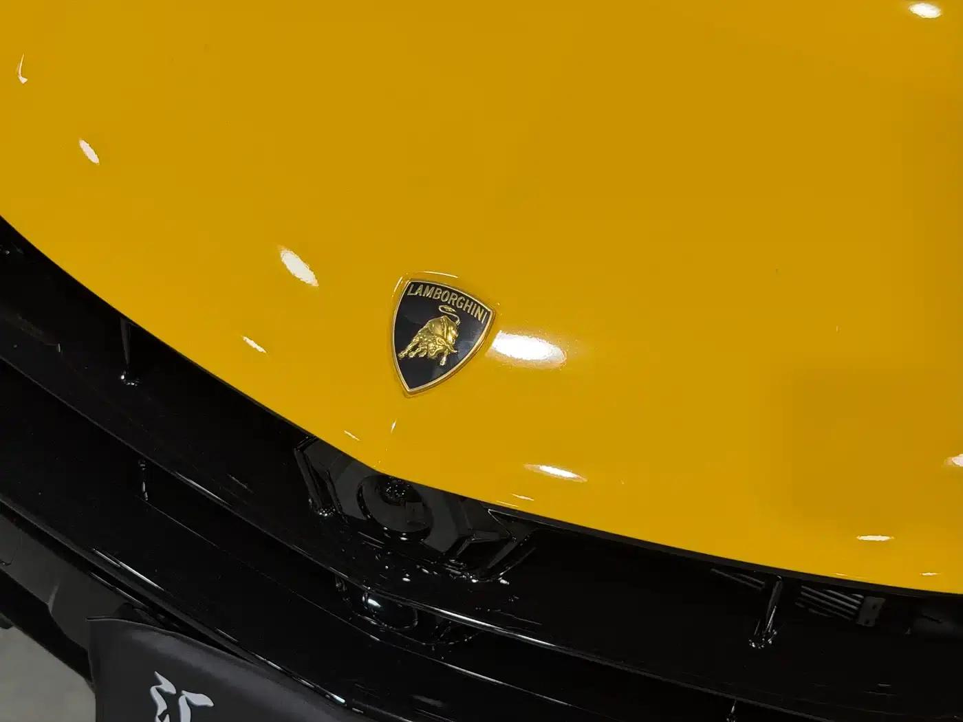2025 Urus SE 4.0T Standard Edition — миниатюра 3