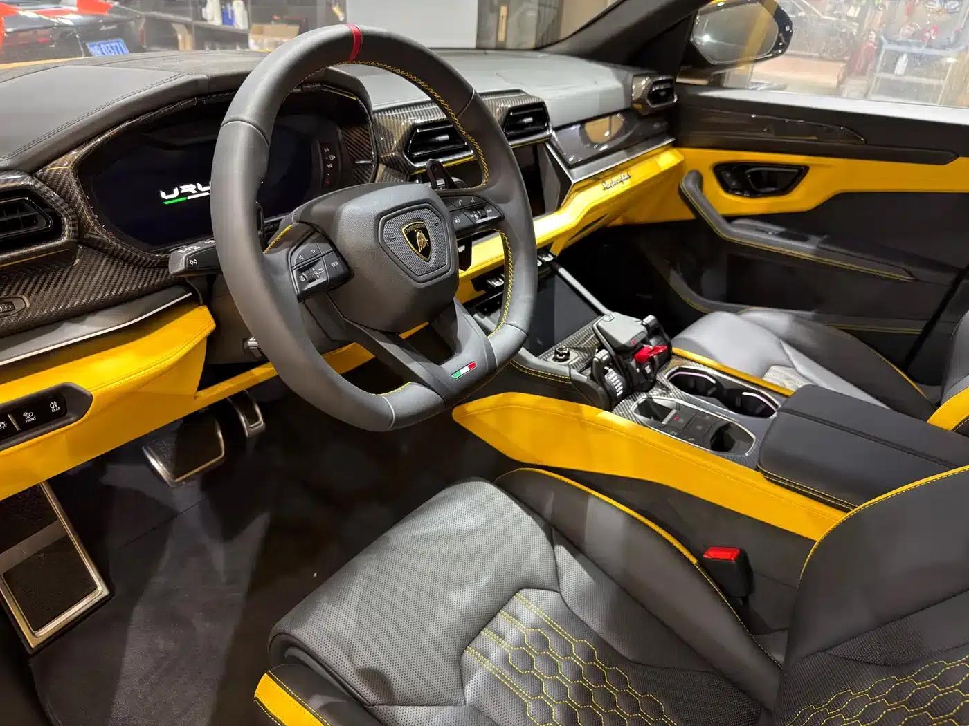 2025 Urus SE 4.0T Standard Edition — миниатюра 4
