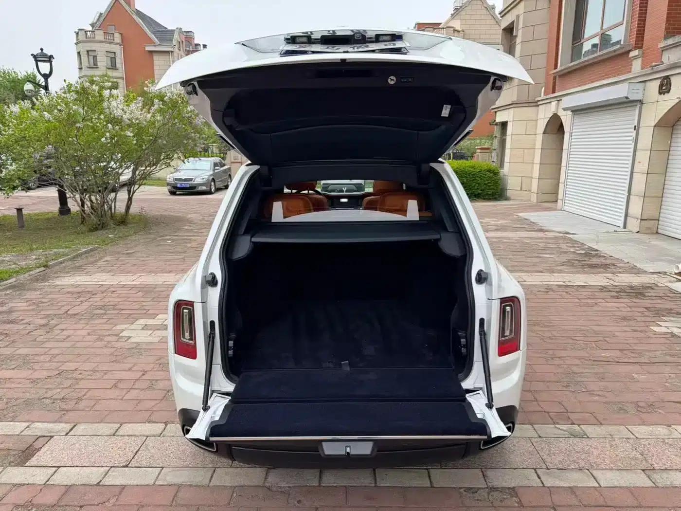 2018 Cullinan, four-seater version — миниатюра 24