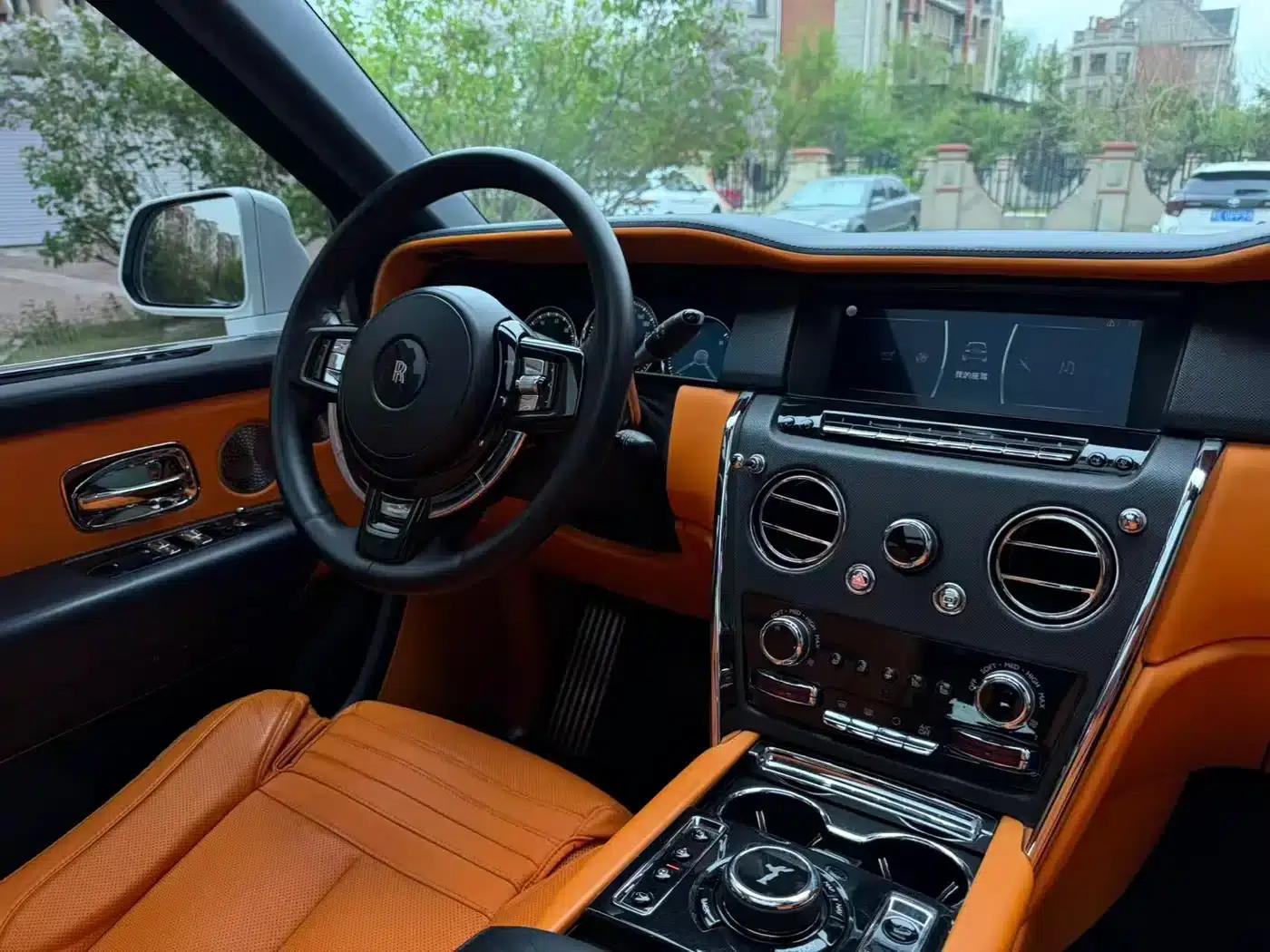 2018 Cullinan, four-seater version — миниатюра 25