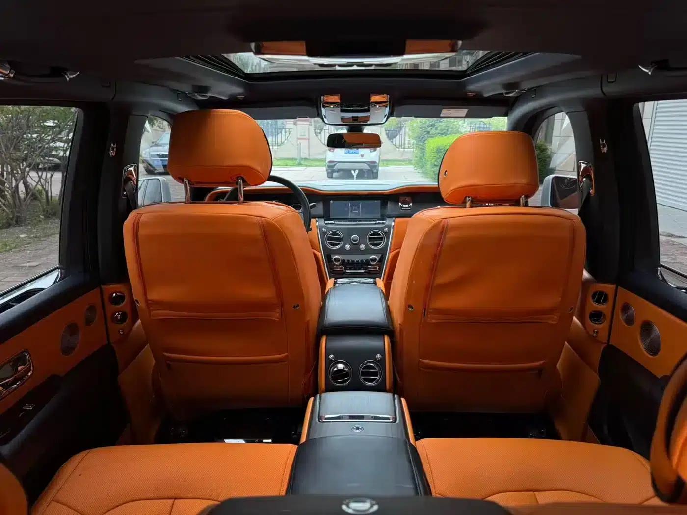 2018 Cullinan, four-seater version — миниатюра 30