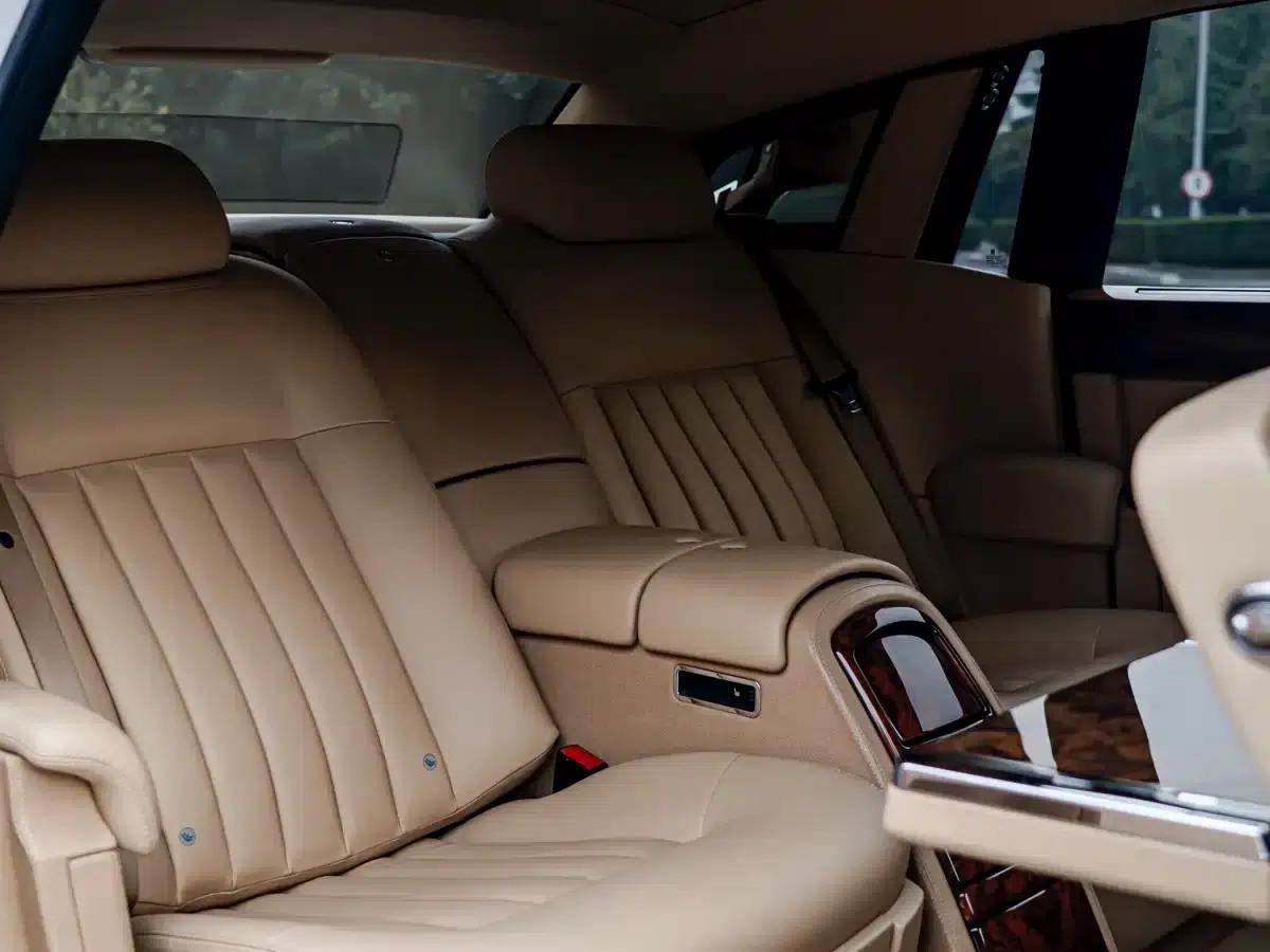 2011 Phantom 6.7 Extended Wheelbase — миниатюра 17