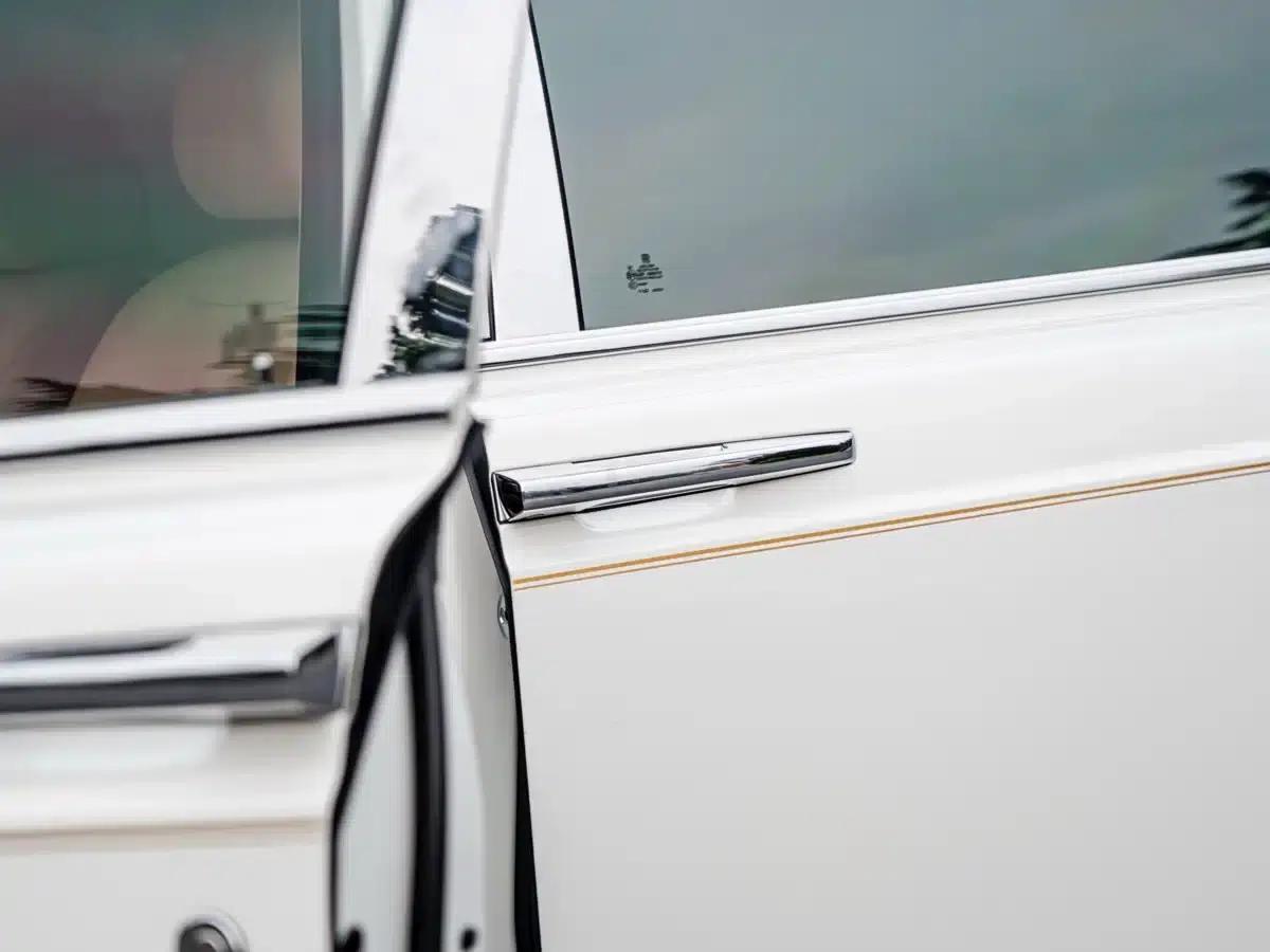 2011 Phantom 6.7 Extended Wheelbase — миниатюра 6