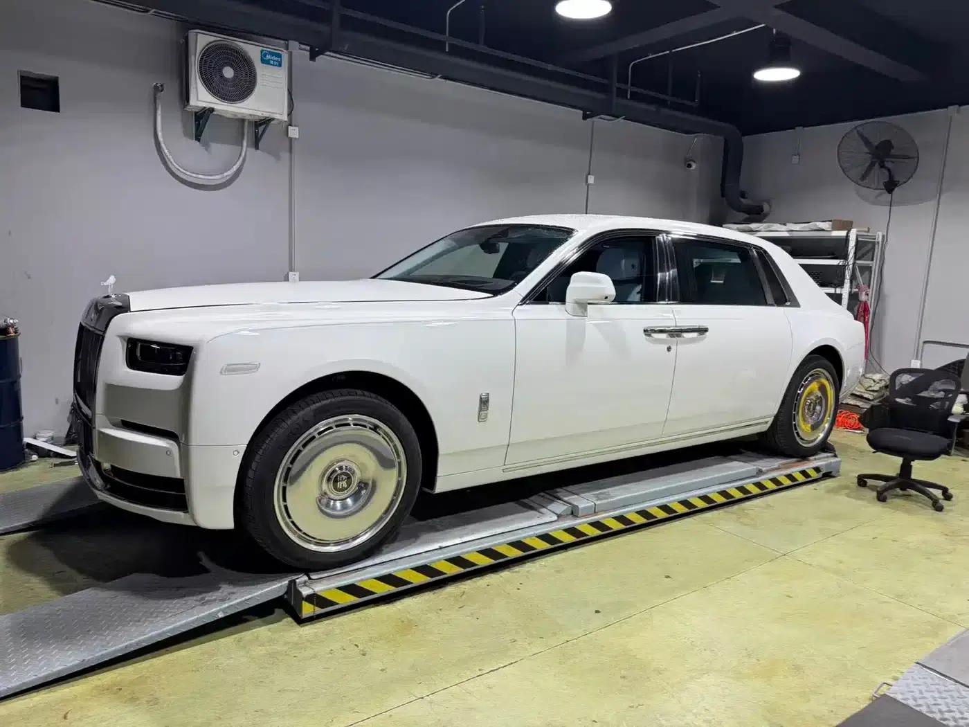 2024 Phantom Long Wheelbase Series II — миниатюра 1