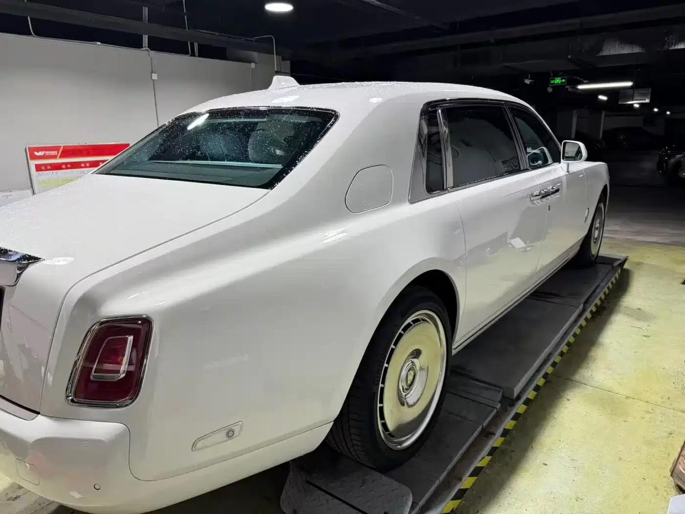 2024 Phantom Long Wheelbase Series II — миниатюра 2