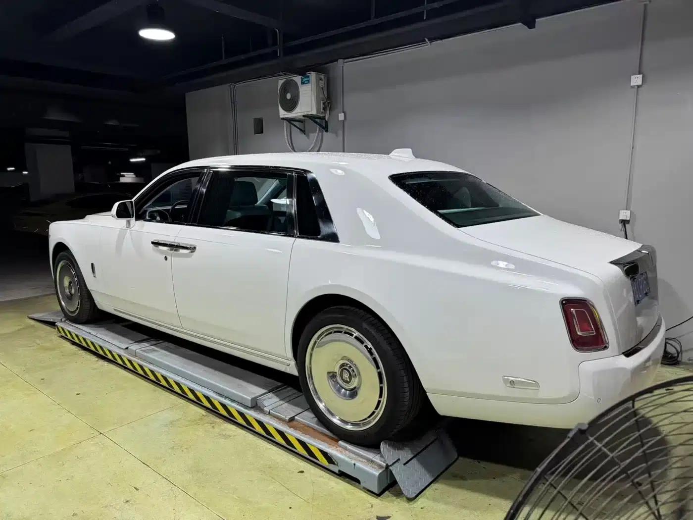 2024 Phantom Long Wheelbase Series II — миниатюра 3