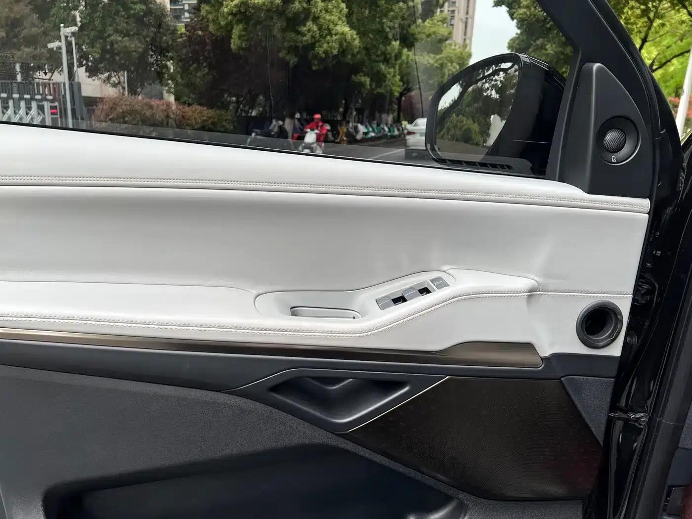2025 Navigator 3.5T Extended Presidential Edition — миниатюра 15