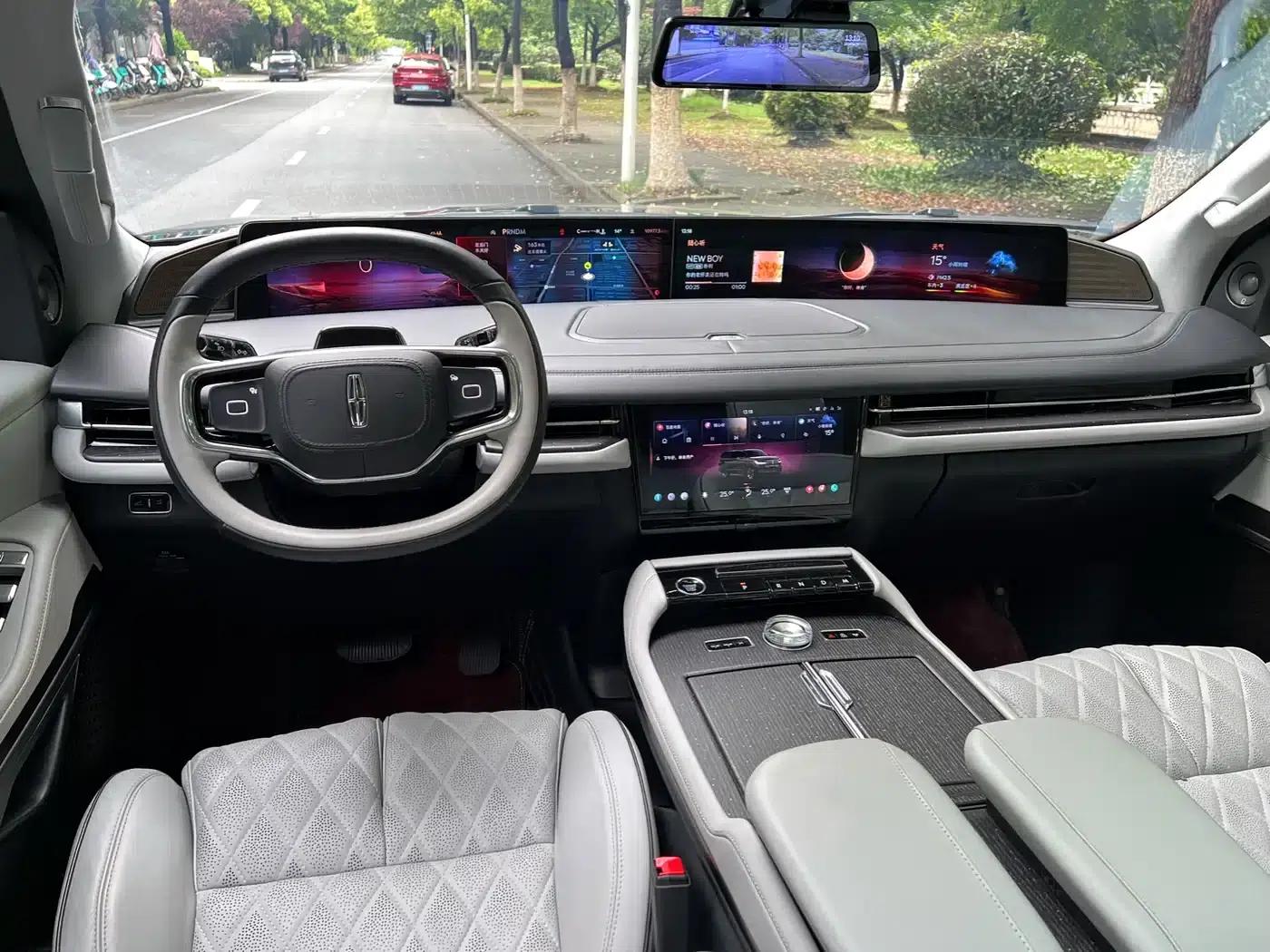 2025 Navigator 3.5T Extended Presidential Edition — миниатюра 17