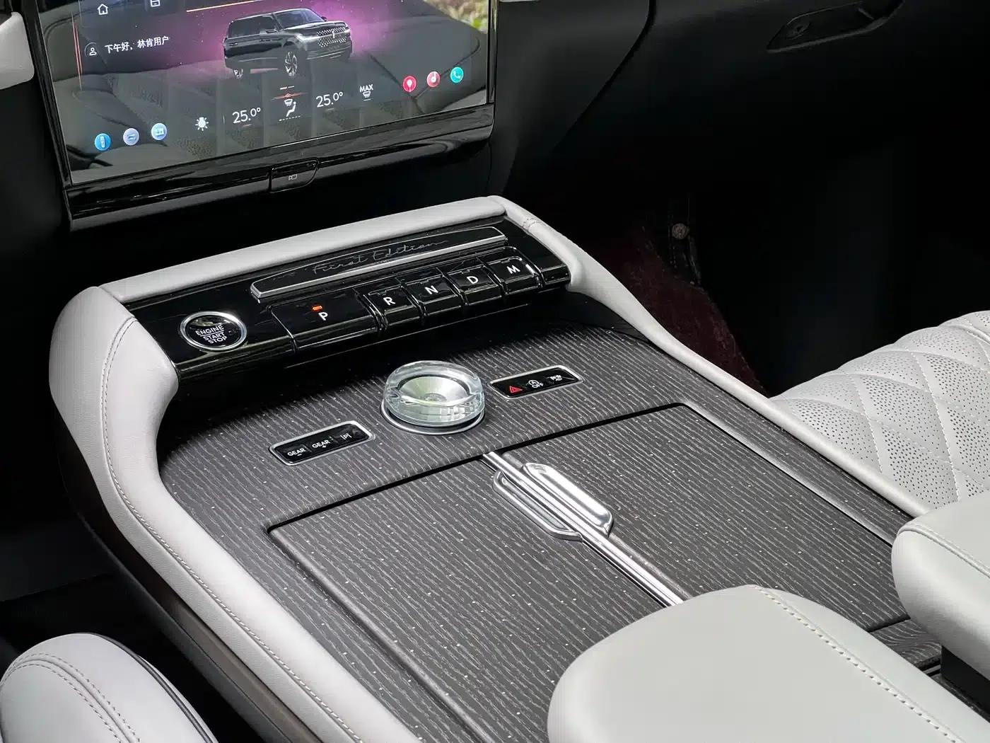 2025 Navigator 3.5T Extended Presidential Edition — миниатюра 20