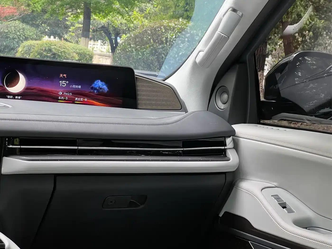 2025 Navigator 3.5T Extended Presidential Edition — миниатюра 22