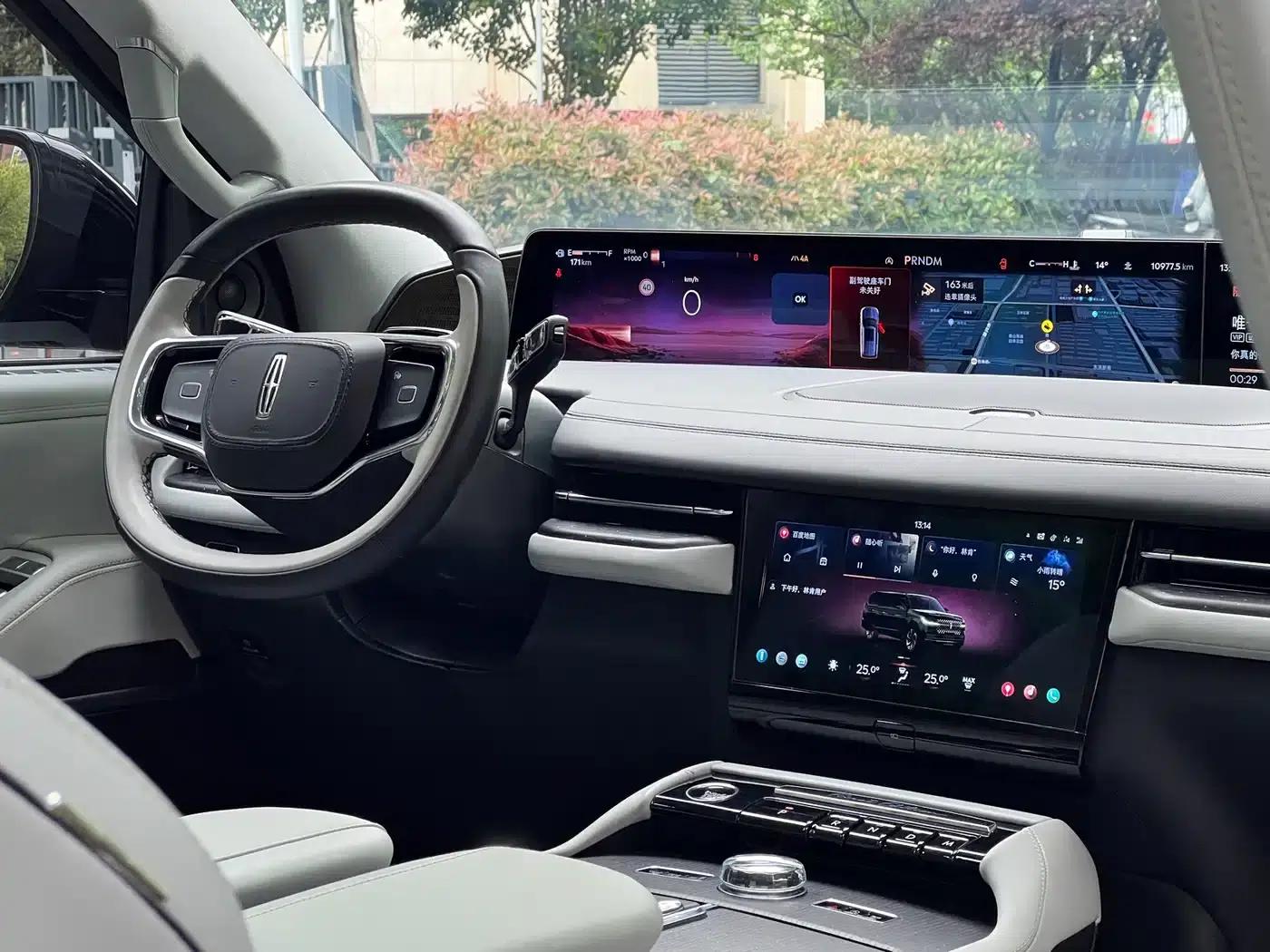 2025 Navigator 3.5T Extended Presidential Edition — миниатюра 24