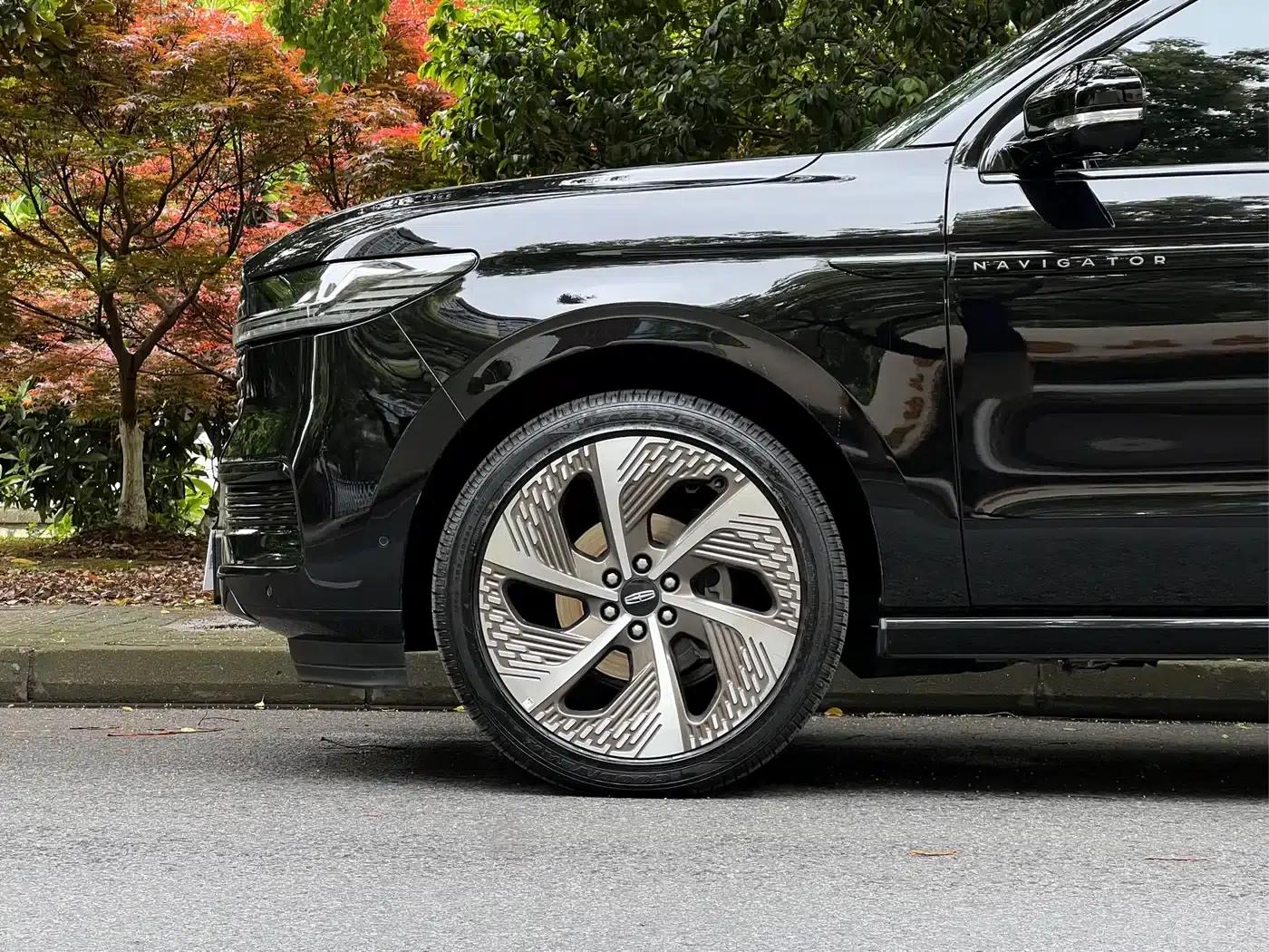 2025 Navigator 3.5T Extended Presidential Edition — миниатюра 27