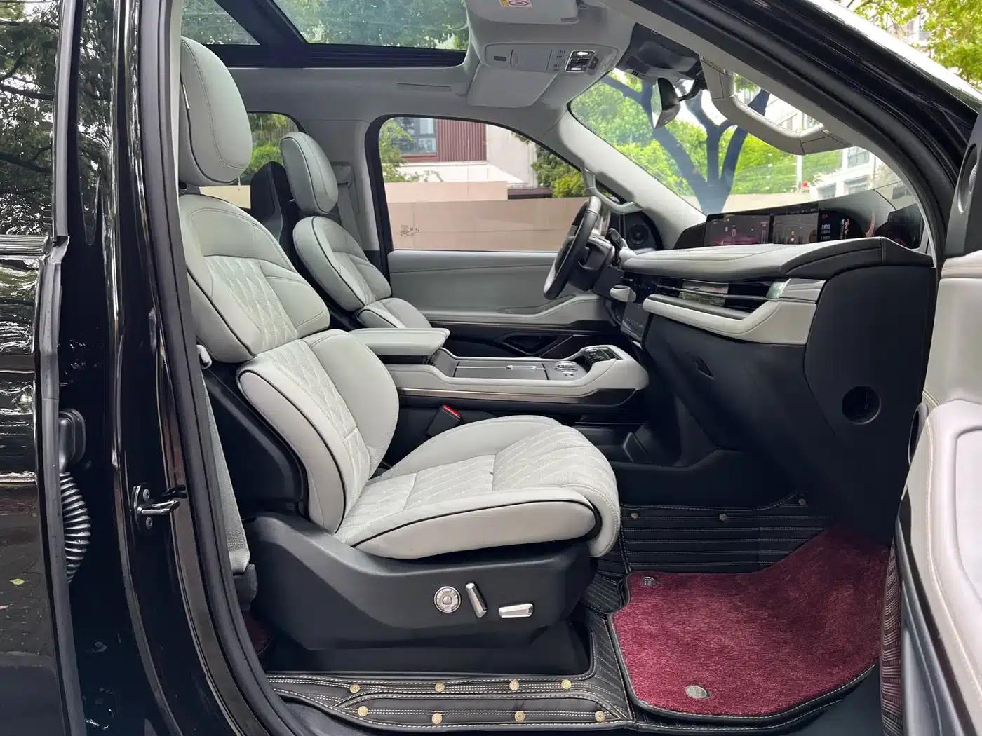 2025 Navigator 3.5T Extended Presidential Edition — миниатюра 10