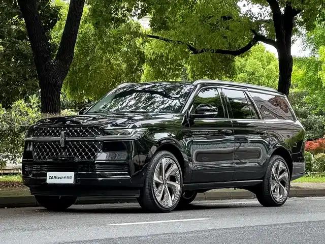 2025 Navigator 3.5T Extended Presidential Edition