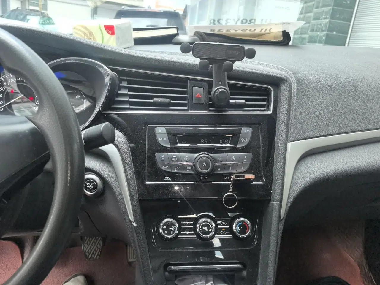 Venucia D60 2019 1.6L XE Manual Comfort Edition — миниатюра 14