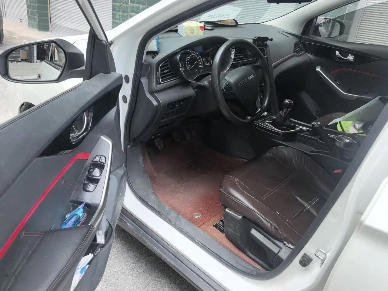Venucia D60 2019 1.6L XE Manual Comfort Edition — миниатюра 17