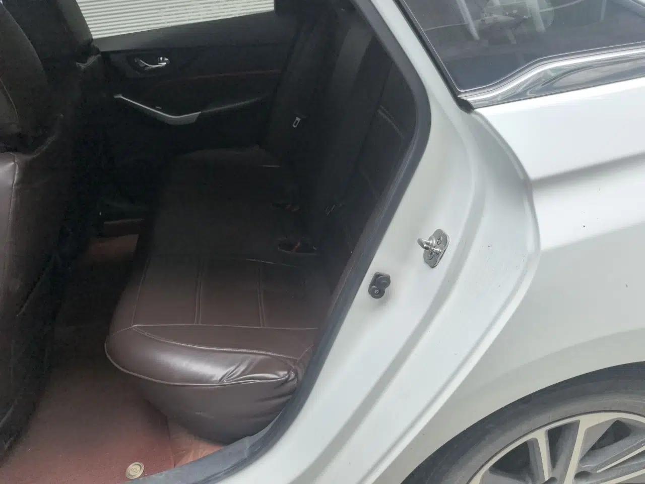 Venucia D60 2019 1.6L XE Manual Comfort Edition — миниатюра 18