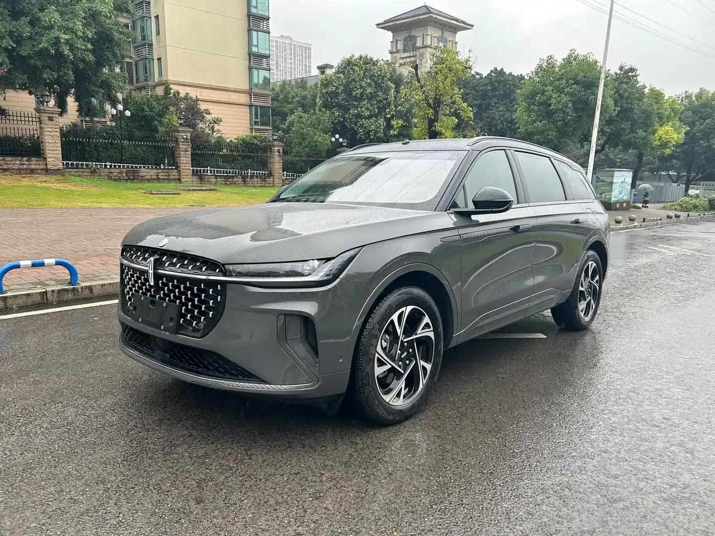 Navigator 2025 Facelift 2.0T AWD Premium Hybrid — миниатюра 1