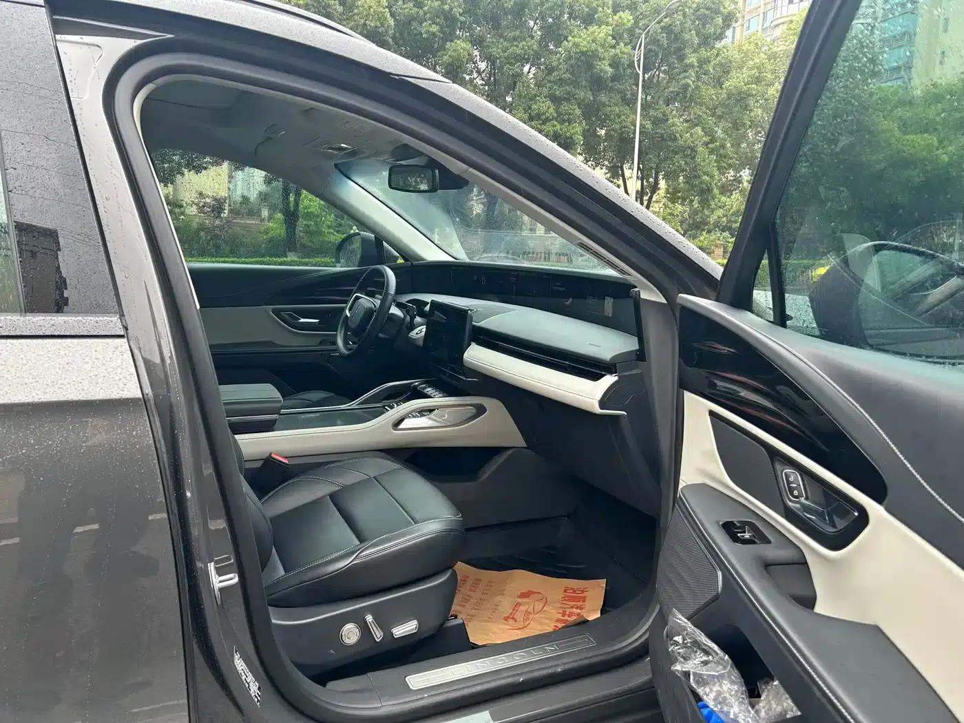 Navigator 2025 Facelift 2.0T AWD Premium Hybrid — миниатюра 13