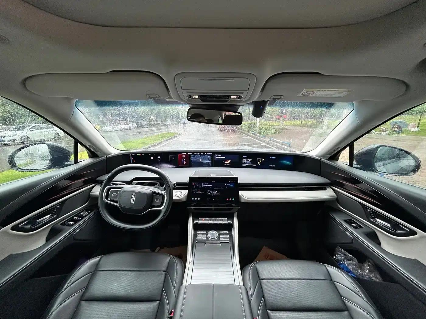 Navigator 2025 Facelift 2.0T AWD Premium Hybrid — миниатюра 15