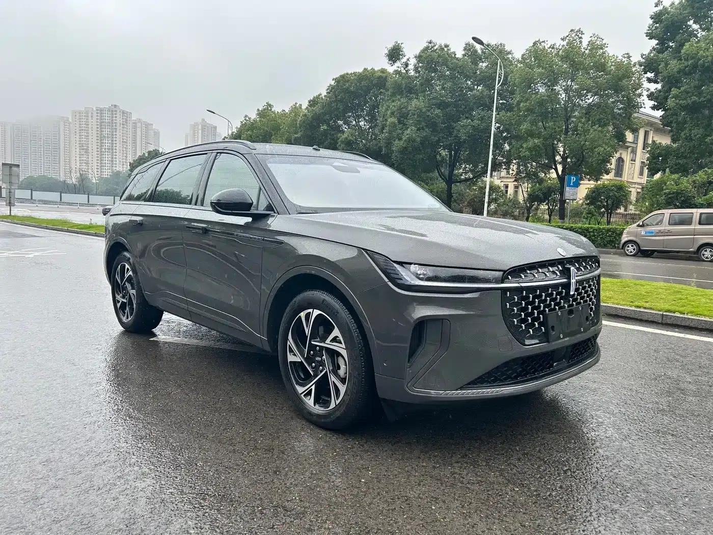 Navigator 2025 Facelift 2.0T AWD Premium Hybrid — миниатюра 3