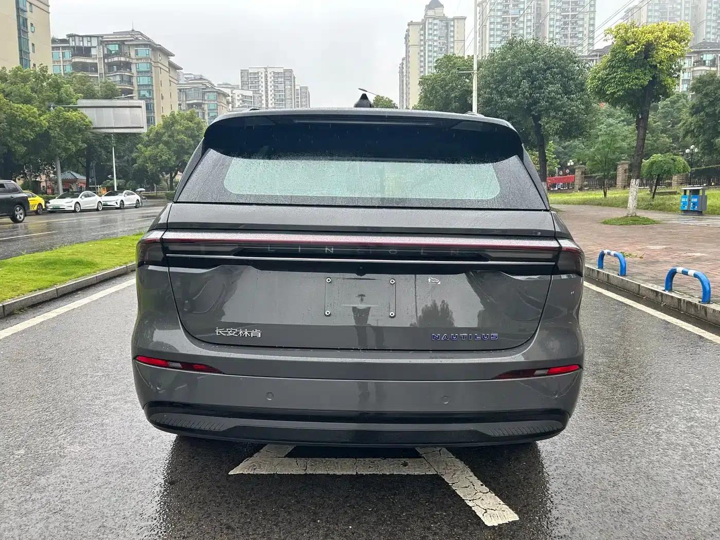 Navigator 2025 Facelift 2.0T AWD Premium Hybrid — миниатюра 6