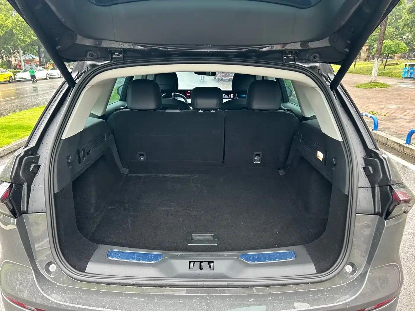 Navigator 2025 Facelift 2.0T AWD Premium Hybrid — миниатюра 8