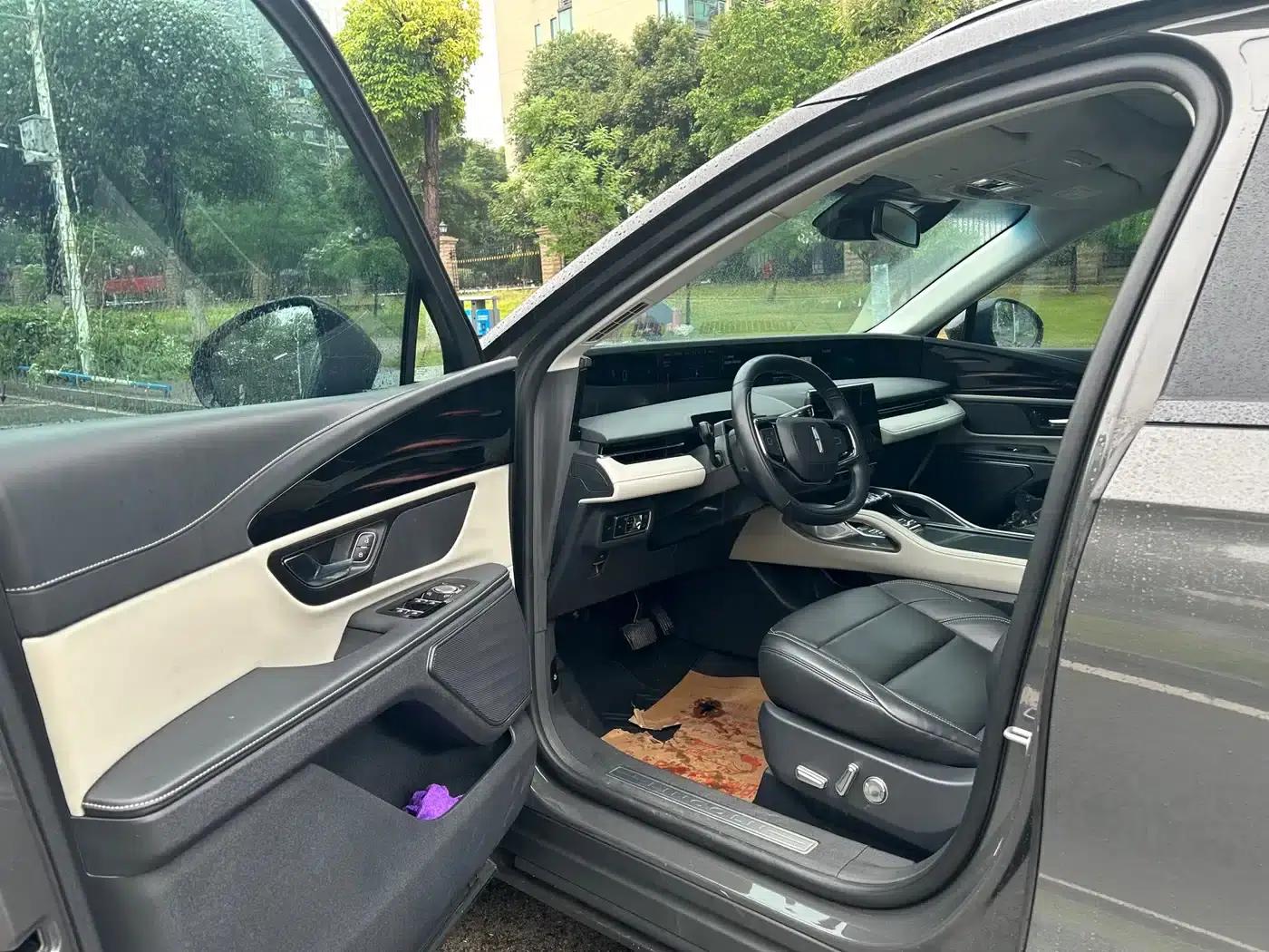 Navigator 2025 Facelift 2.0T AWD Premium Hybrid — миниатюра 10