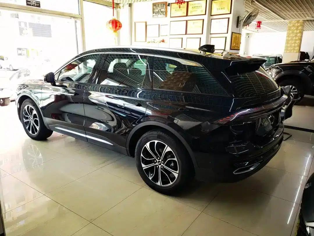 Navigator 2023 2.0T AWD Premium Edition — миниатюра 4