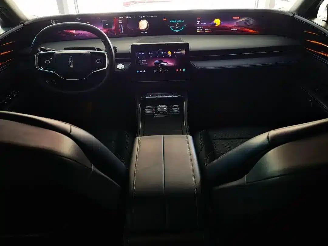 Navigator 2023 2.0T AWD Premium Edition — миниатюра 8