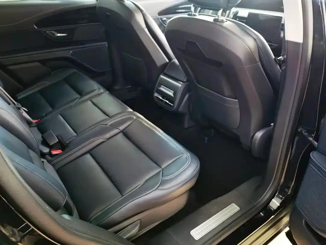 Navigator 2023 2.0T AWD Premium Edition — миниатюра 10