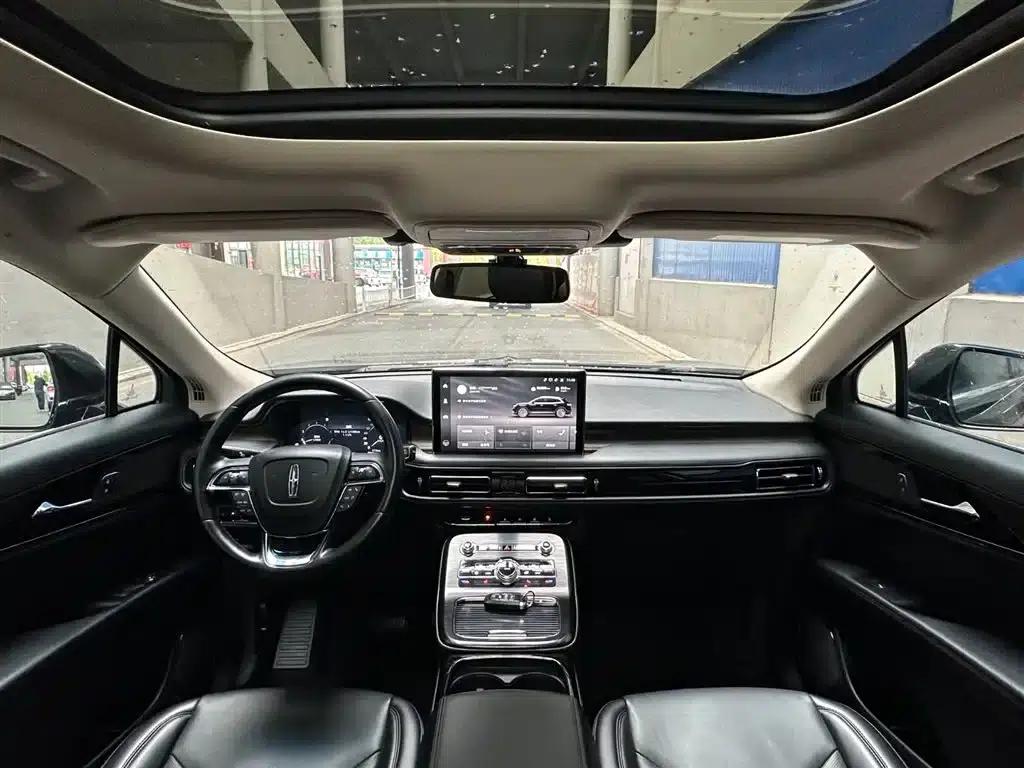 Navigator 2021 2.0T AWD Premium Edition — миниатюра 11