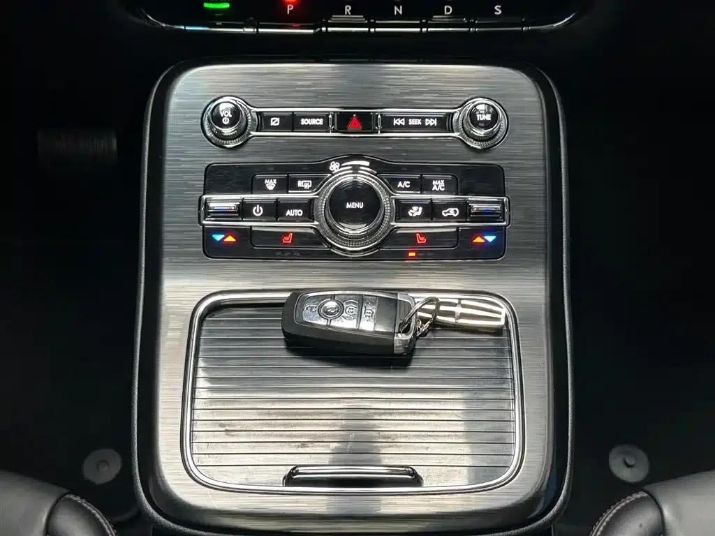 Navigator 2021 2.0T AWD Premium Edition — миниатюра 15