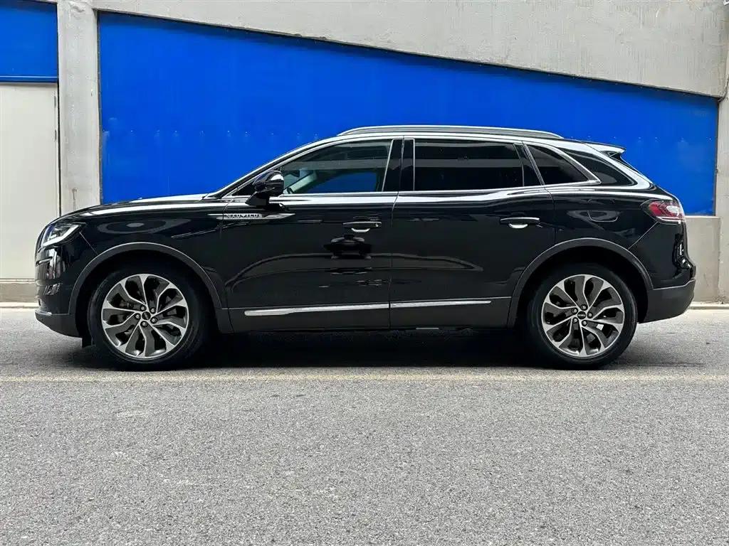 Navigator 2021 2.0T AWD Premium Edition — миниатюра 3