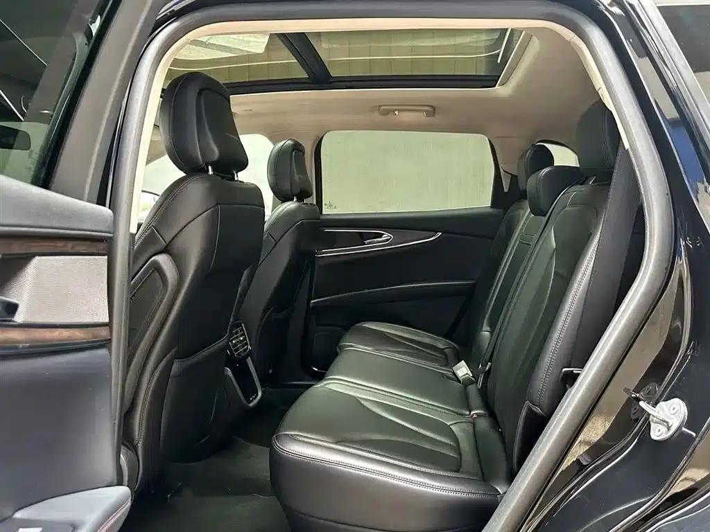 Navigator 2021 2.0T AWD Premium Edition — миниатюра 10