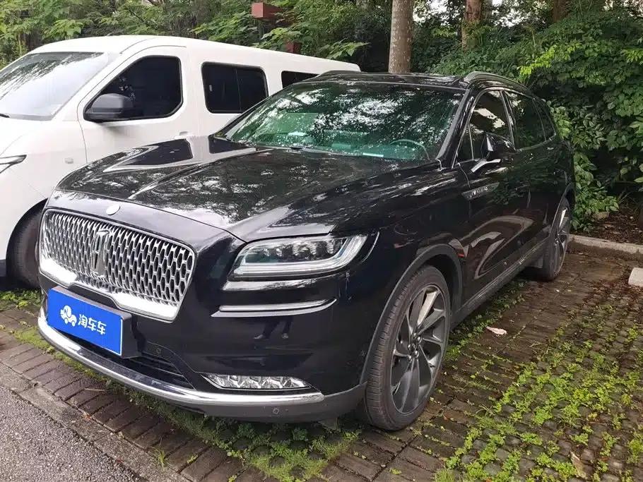 Navigator 2021 2.7T AWD Premium Edition — миниатюра 1