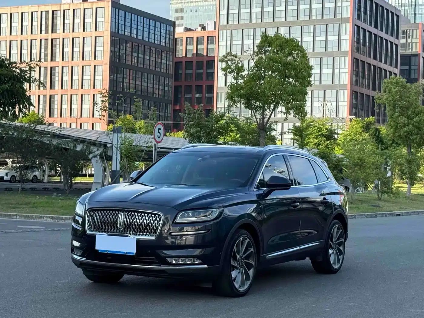 Navigator 2021 Facelift 2.7T AWD Premium Edition — миниатюра 1