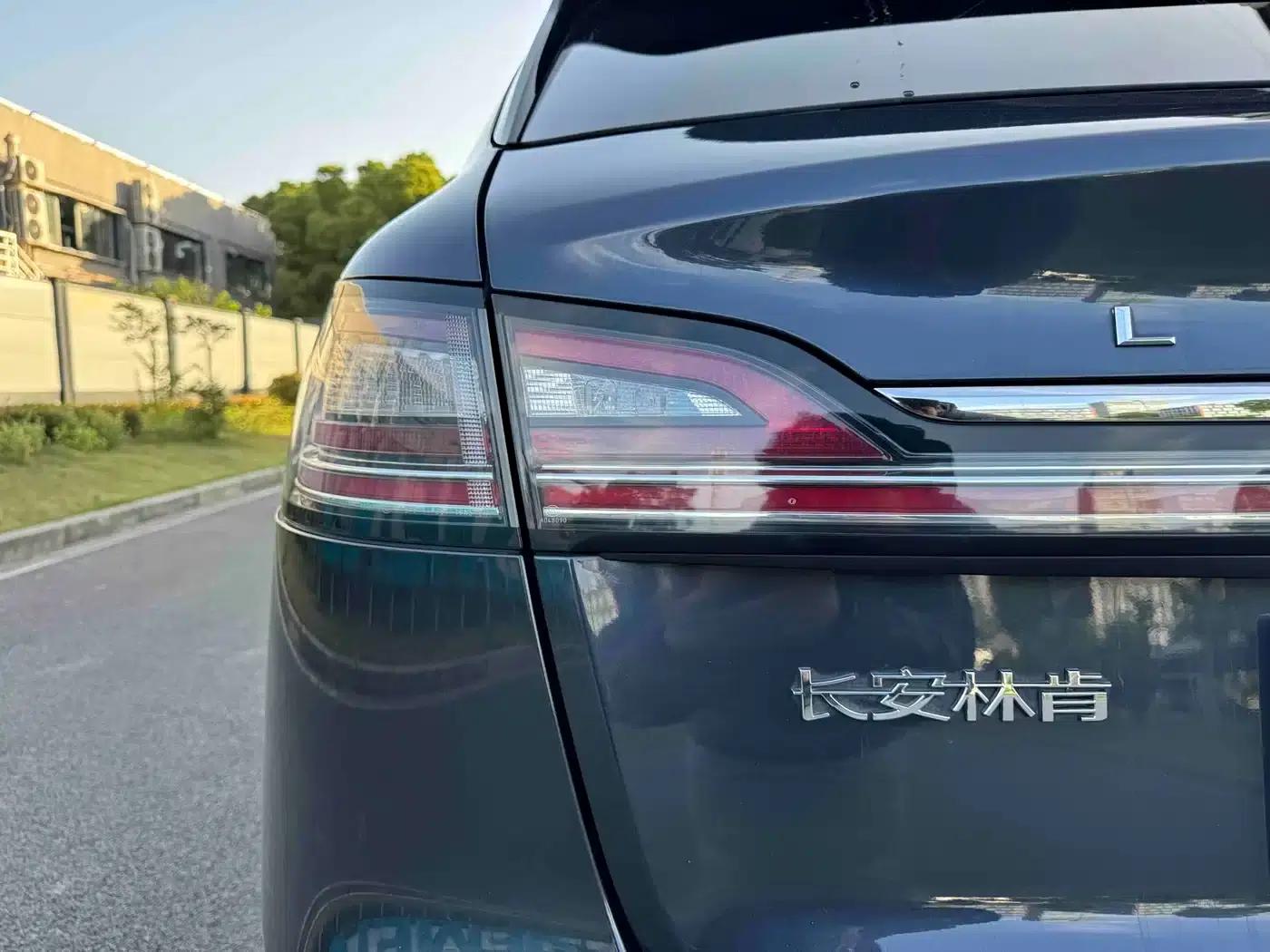 Navigator 2021 Facelift 2.7T AWD Premium Edition — миниатюра 7