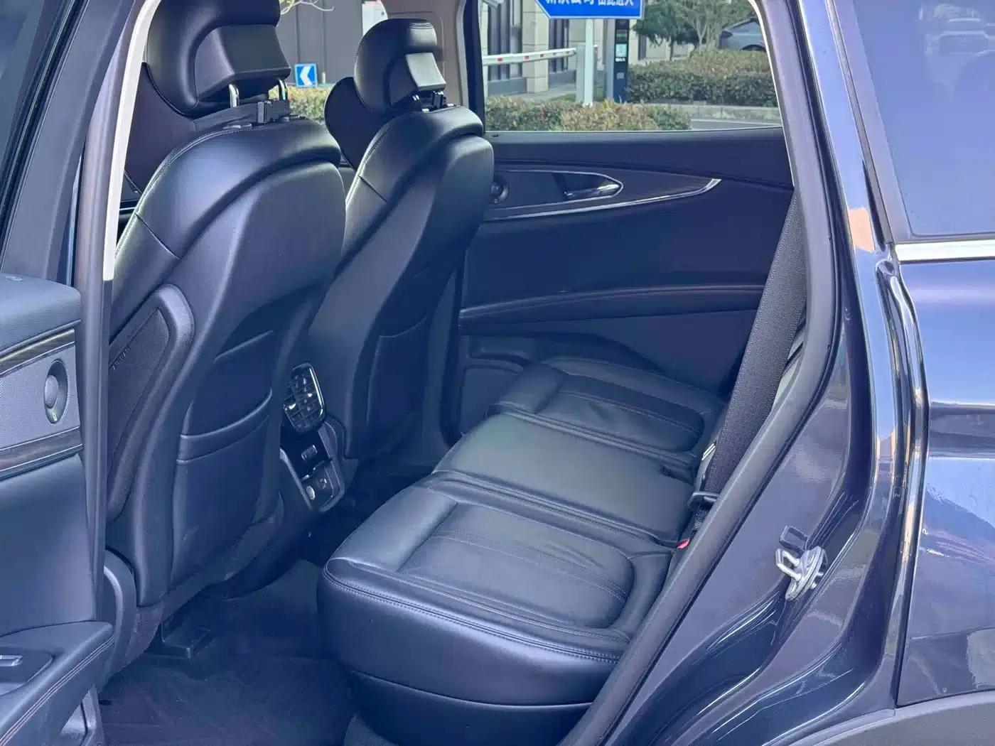 Navigator 2021 Facelift 2.7T AWD Premium Edition — миниатюра 10