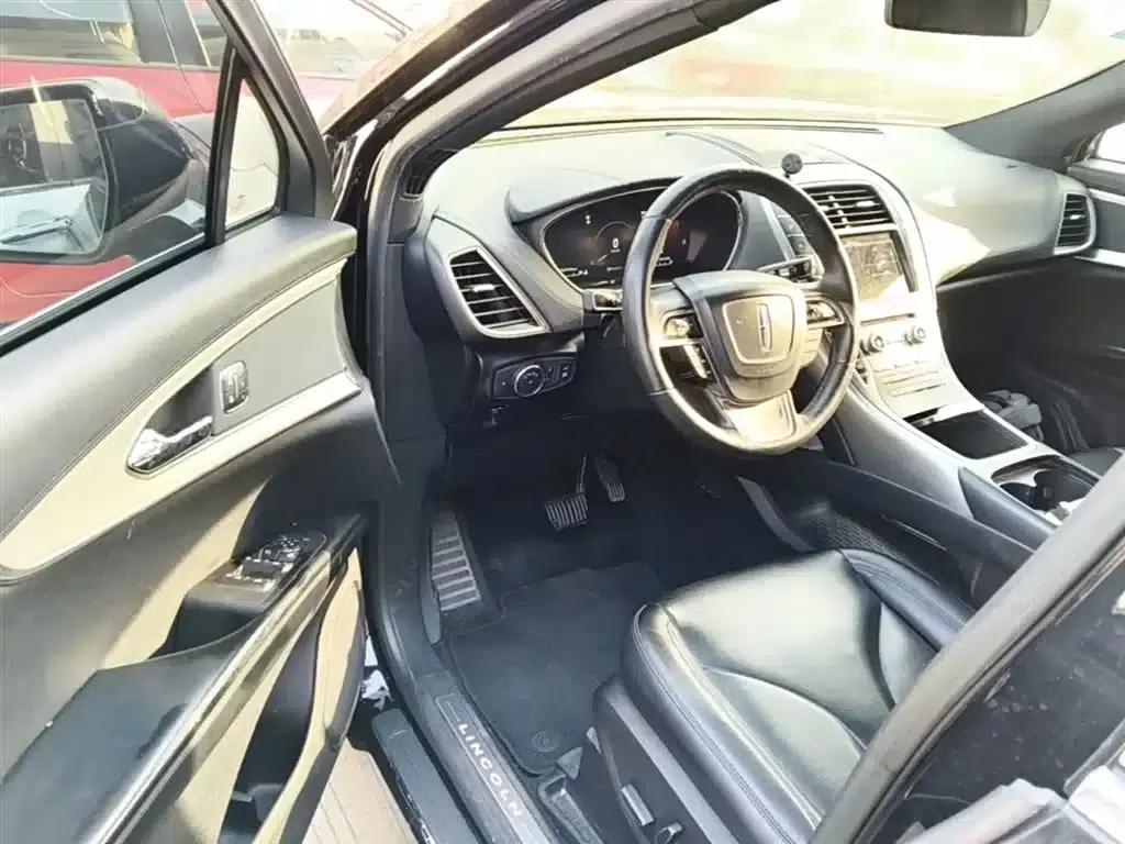 Navigator (Imported) 2019 2.0T 2WD Premium Edition (China VI Emission Standard) — миниатюра 16