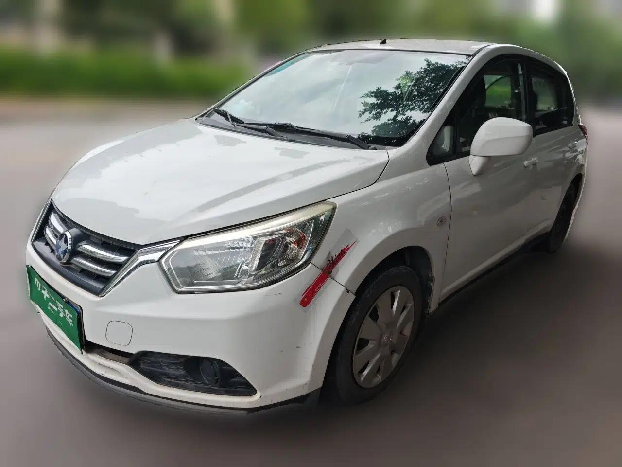 Venucia R50 2015 1.6L Manual Fashion Edition — миниатюра 1