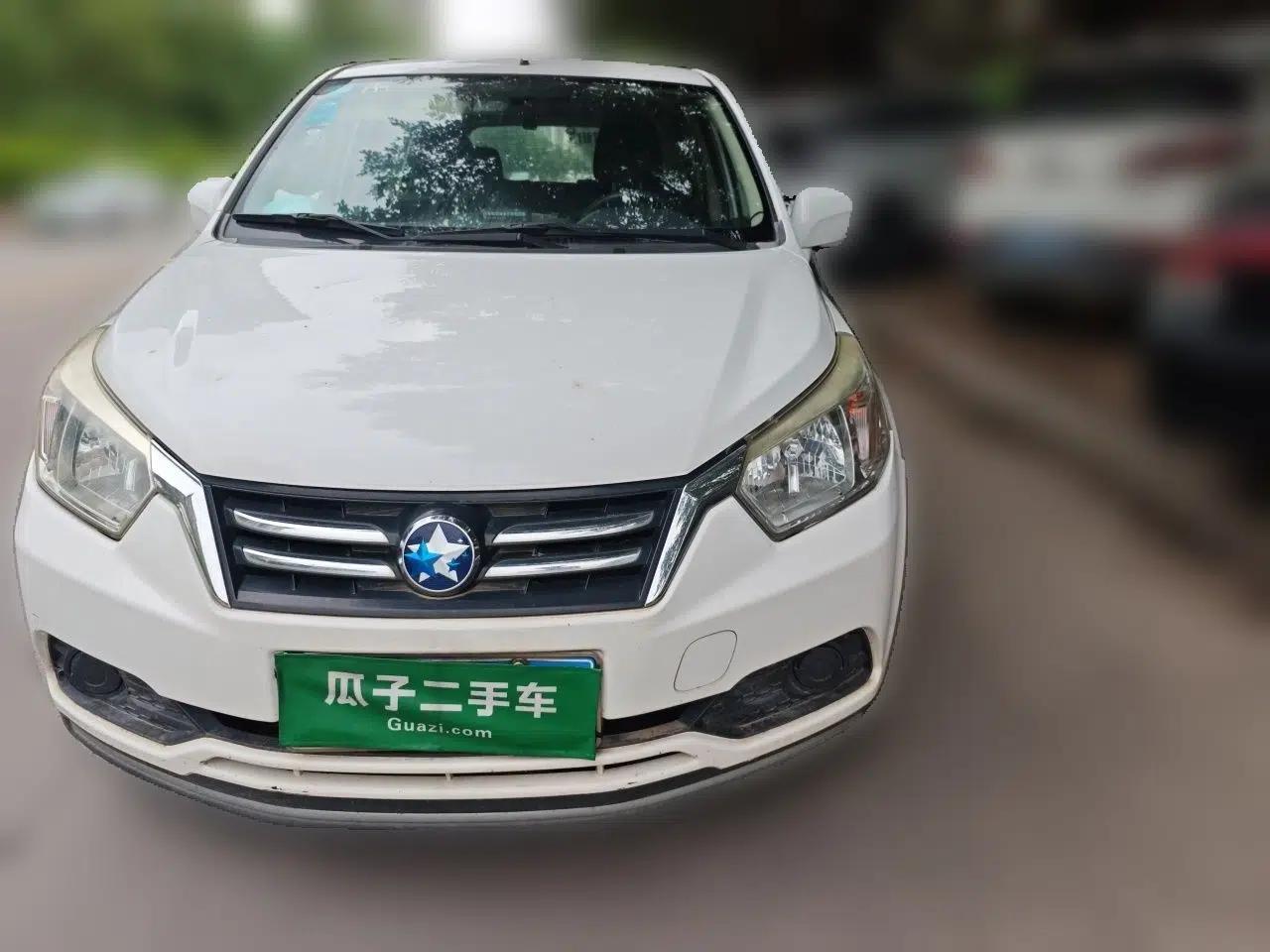 Venucia R50 2015 1.6L Manual Fashion Edition — миниатюра 2