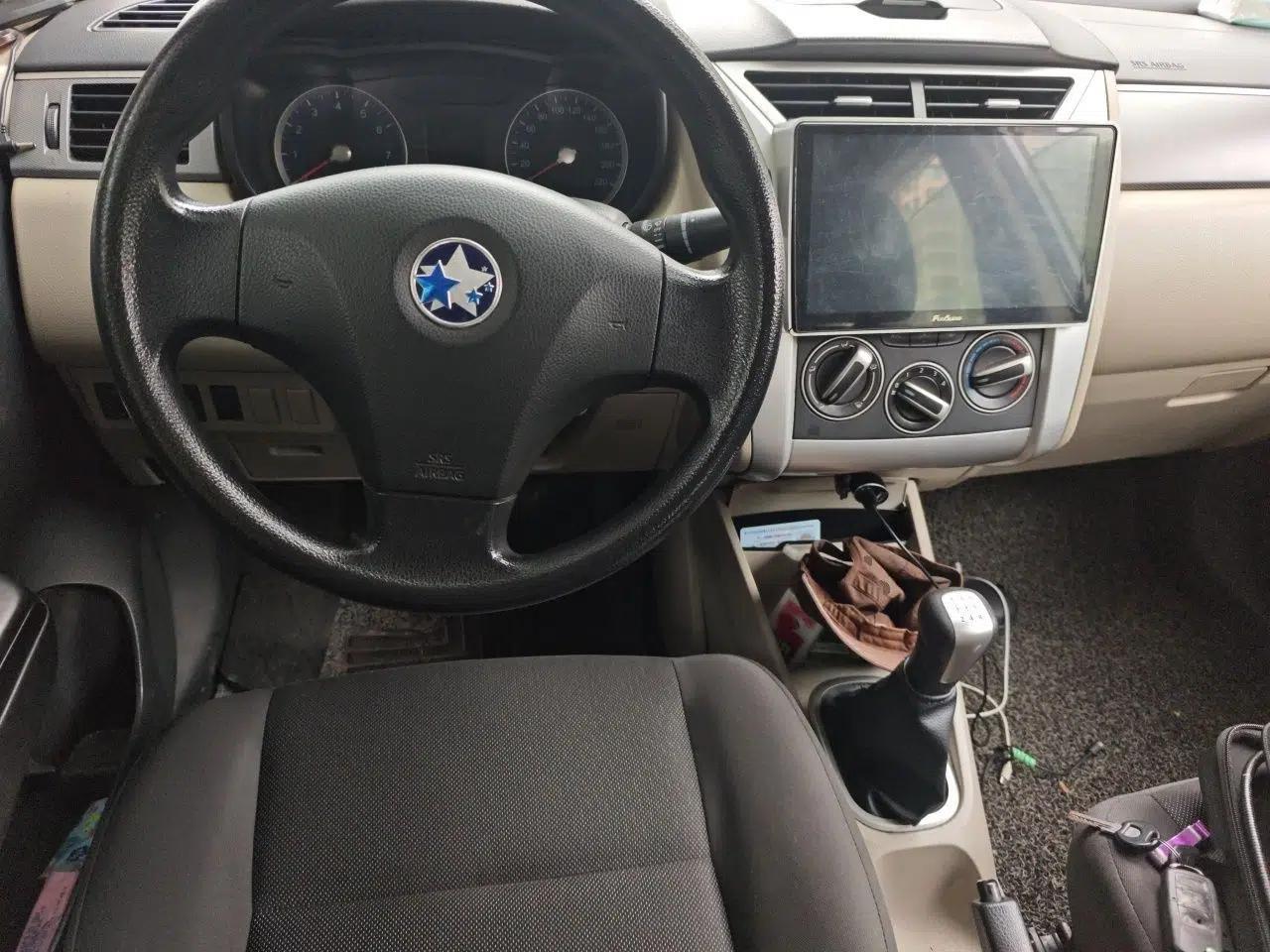 Venucia R50 2015 1.6L Manual Fashion Edition — миниатюра 11