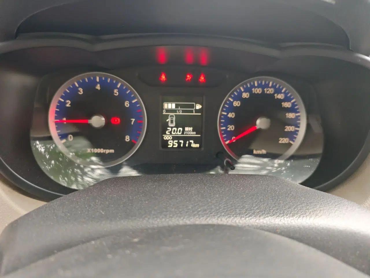 Venucia R50 2015 1.6L Manual Fashion Edition — миниатюра 12